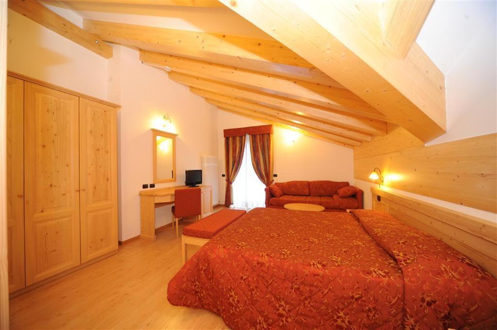 Hotel Canada Pinzolo Zimmer foto