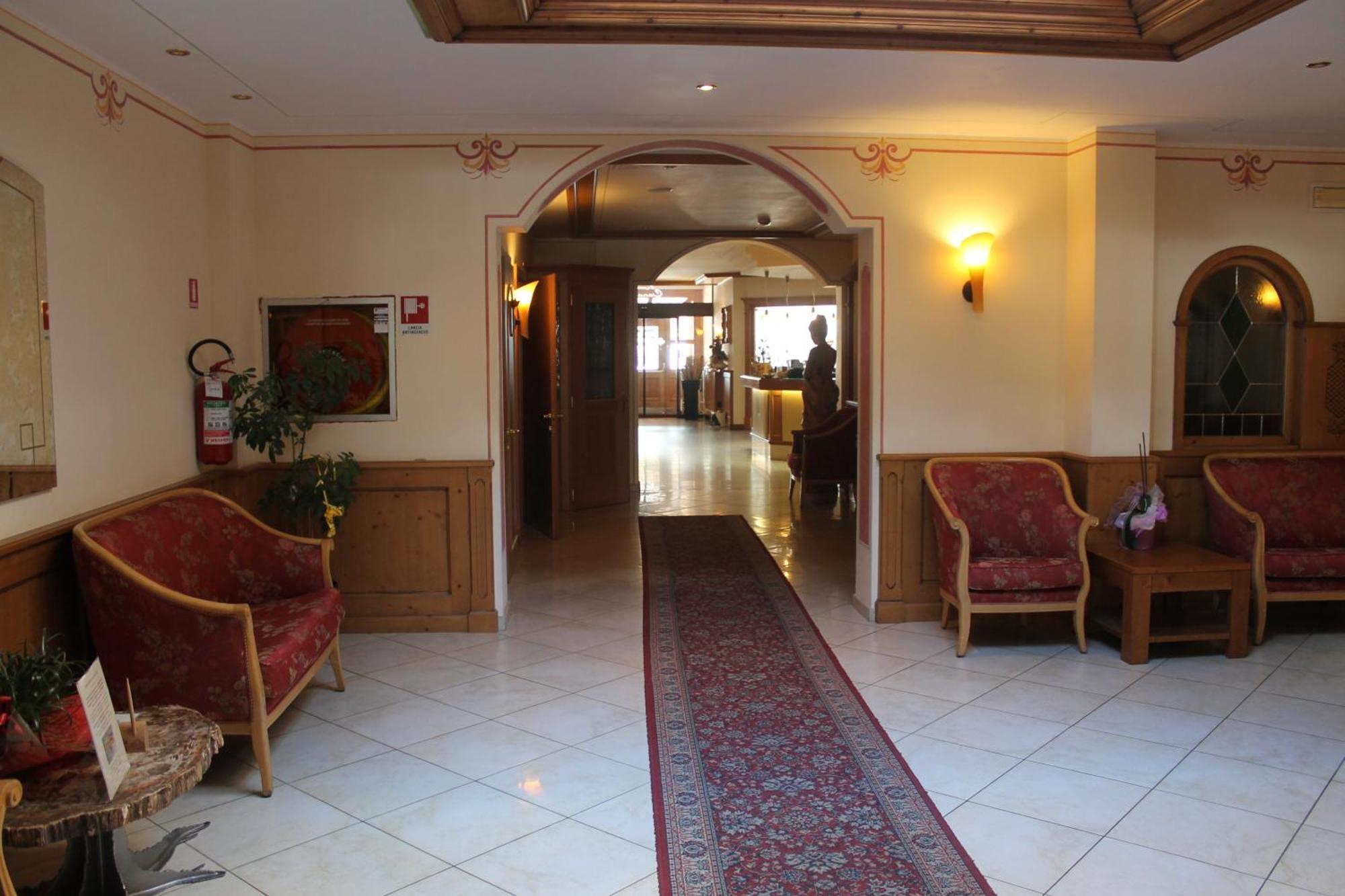 Hotel Canada Pinzolo Exterior foto